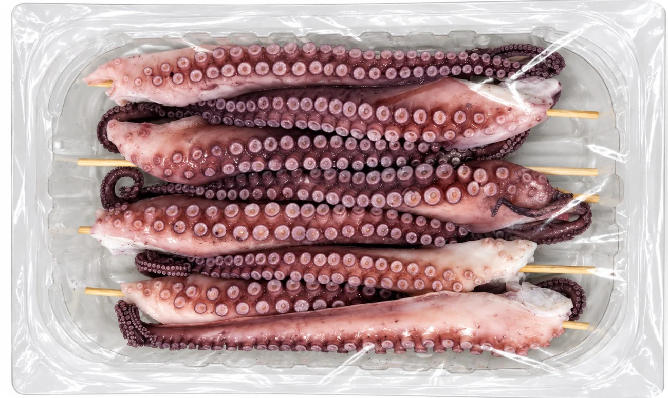 Charola de brochetas de pulpo de Todo Marisco